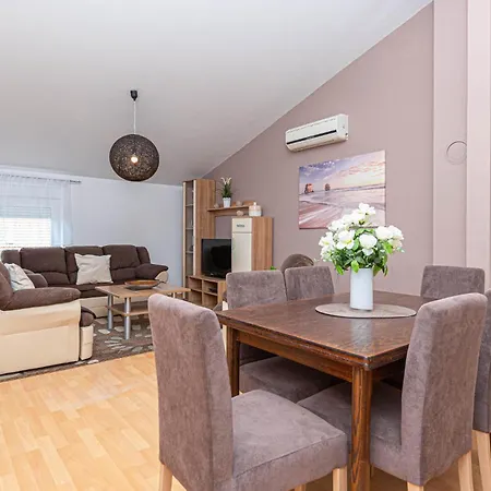 With Sea View 11 Apartment *