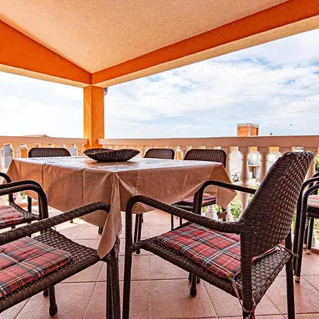 3 Bedroom Gorgeous In Appartement Vodice
