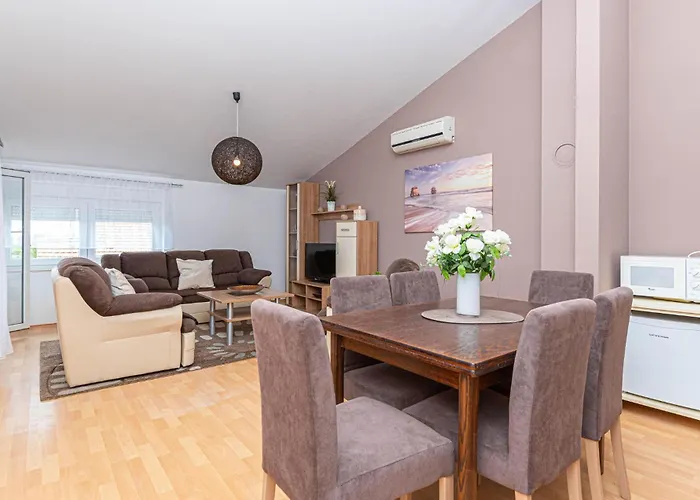 With Sea View 11 Apartament *